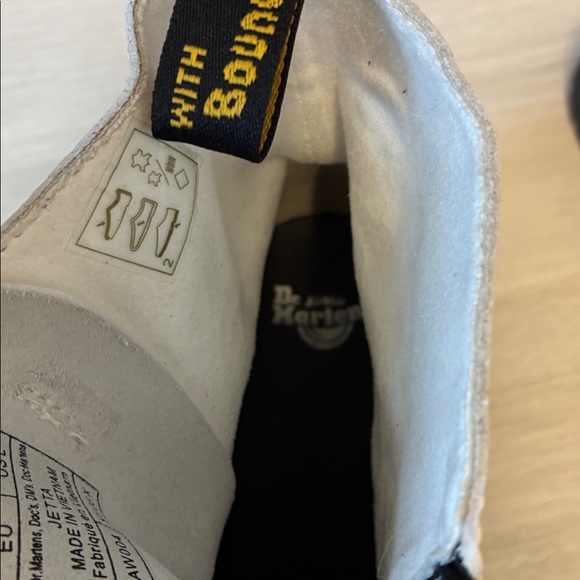 Dr. Martens White leather Jetta zip up Ankle Boots with Black Soles size 8 - Picture 8 of 8